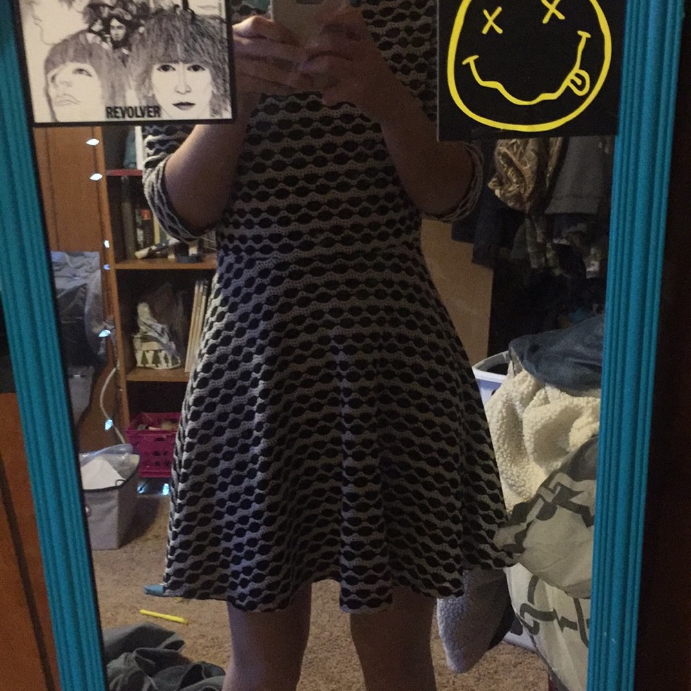 Modest black and white skater dress - Picture 3 of 5